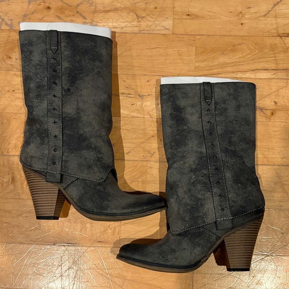 Stylish Grey Suede Women's Boots